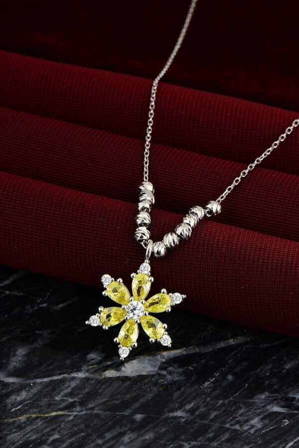 925 Ayar Gümüş Zincirli Dorissa Toplu Sarı Taşlı Lotus Kamelya Çiçeği Kolye
