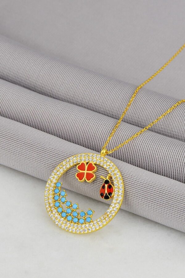 925 Ayar Gümüş Zincirli Altın Kaplama Renkli Taşlı Uğur Böcekli Doğa Kolyesi