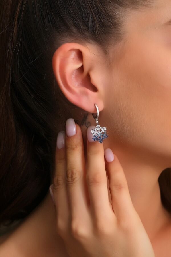 Gümüş Kaplamalı Mavi Nano Taşlı Renk Geçişli Kar Tanesi Küpe